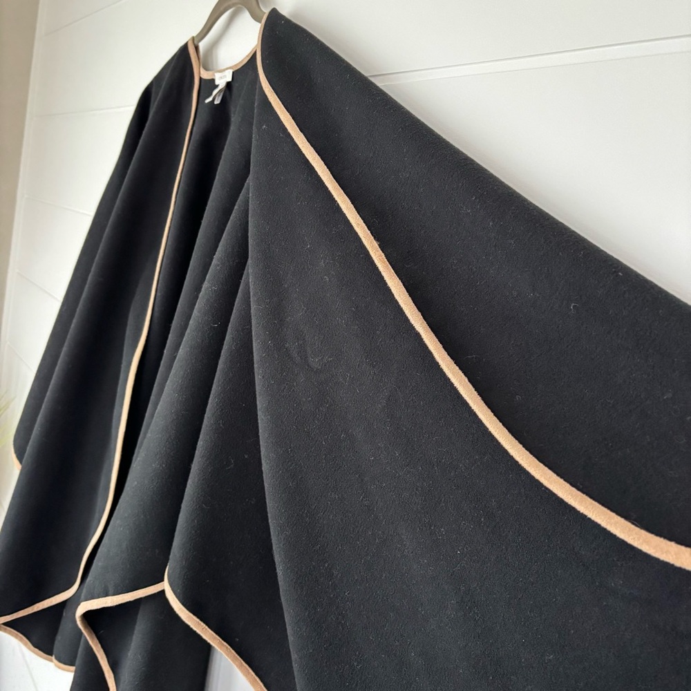 Chico's Elegant Black Cape with Camel Edging Size S/M Oversized - Picture 5 of 10